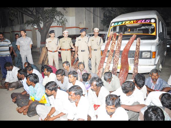 స్మగ్లర్ల అరెస్ట్