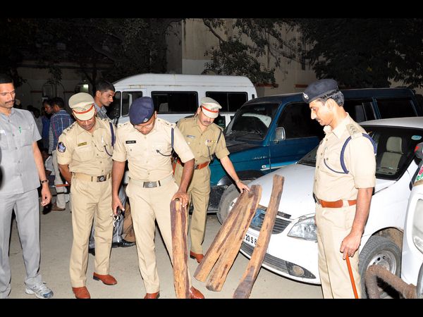 స్మగ్లర్ల అరెస్ట్