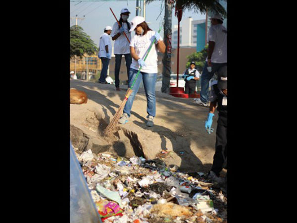 ఇన్ఆర్బిట్ మాల్లో స్వచ్ఛ భారత్ ఇన్ఆర్బిట్ మాల్లో స్వచ్ఛ భారత్