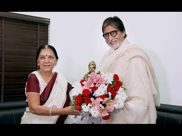  అమితాబ్‌ను మెచ్చుకున్న గుజరాత్ సీఎం ఆనందీ‌బెన్ పటేల్