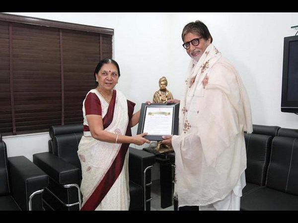 అమితాబ్‌ను మెచ్చుకున్న గుజరాత్ సీఎం ఆనందీ‌బెన్ పటేల్