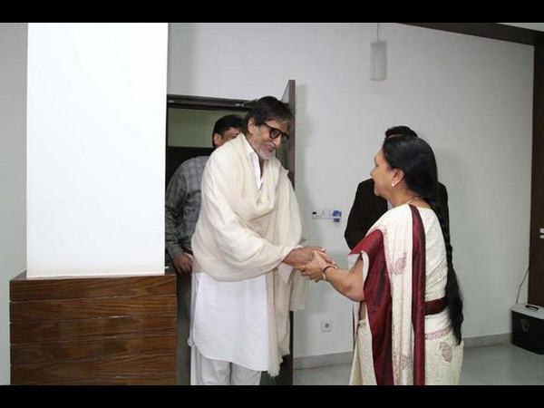  అమితాబ్‌ను మెచ్చుకున్న గుజరాత్ సీఎం ఆనందీ‌బెన్ పటేల్