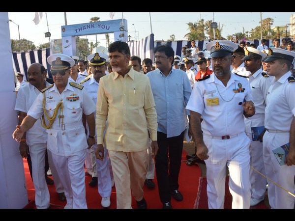 అబ్బురపరచిన నేవీ డే అబ్బురపరచిన నేవీ డే
