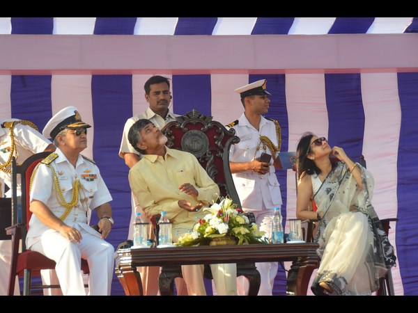 అబ్బురపరచిన నేవీ డే అబ్బురపరచిన నేవీ డే