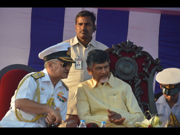 అబ్బురపరచిన నేవీ డే అబ్బురపరచిన నేవీ డే