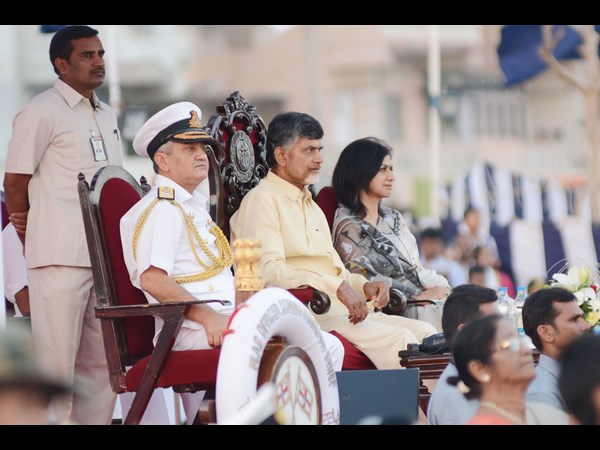 అబ్బురపరచిన నేవీ డే అబ్బురపరచిన నేవీ డే
