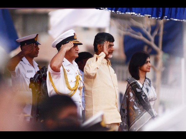 అబ్బురపరచిన నేవీ డే అబ్బురపరచిన నేవీ డే