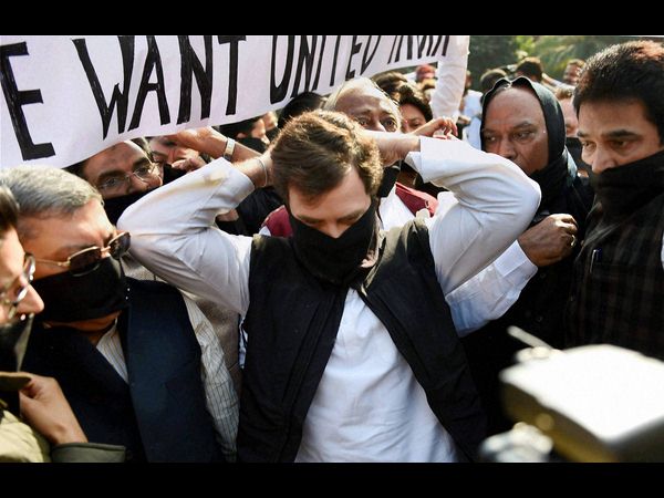  మూతికి నల్లగుడ్డతో ప్రతిపక్ష ఎంపీలు