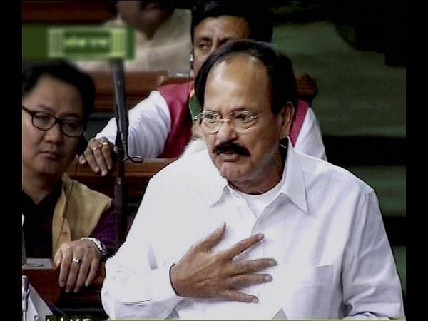  మూతికి నల్లగుడ్డతో ప్రతిపక్ష ఎంపీలు