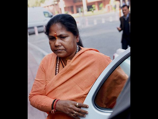  మూతికి నల్లగుడ్డతో ప్రతిపక్ష ఎంపీలు