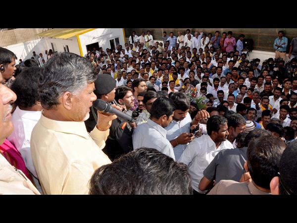 రైతులతో చంద్రబాబు