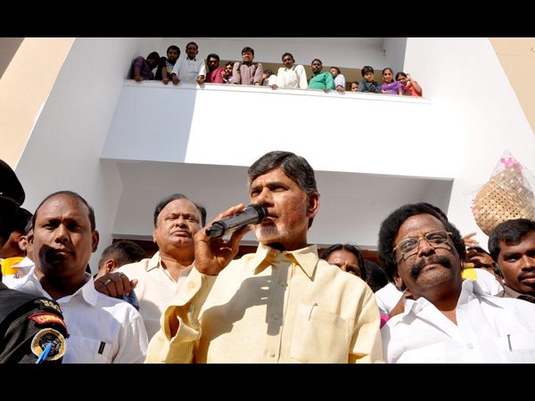 రైతులతో చంద్రబాబు