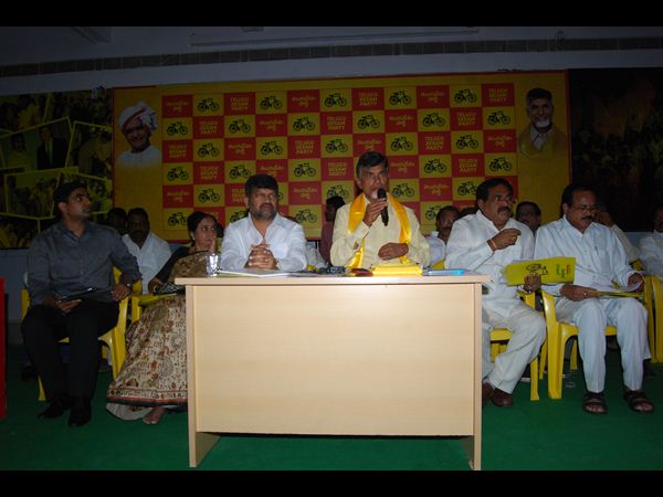 తెలంగాణ టీడీపీ నేతలతో చంద్రబాబు 