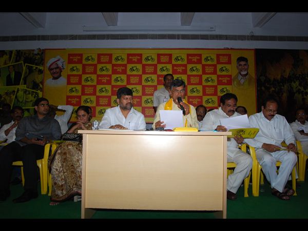 తెలంగాణ టీడీపీ నేతలతో చంద్రబాబు 