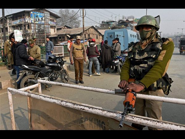  కాశ్మీర్‌లో కట్టుదిట్టమైన భద్రతా ఏర్పాట్లు