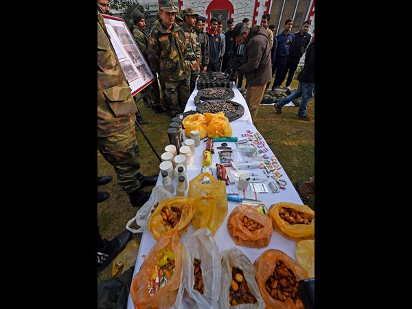  కాశ్మీర్‌లో కట్టుదిట్టమైన భద్రతా ఏర్పాట్లు