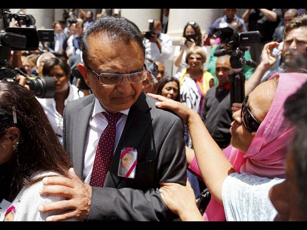 అన్నీ కుటుంబసభ్యులకు ఓదార్పు