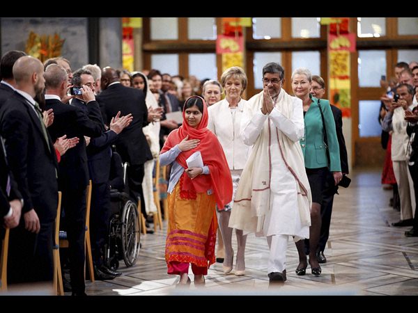  భగవద్గీత శ్లోకంతో సత్యార్ధి.. ఇస్లాంపై మలాలా