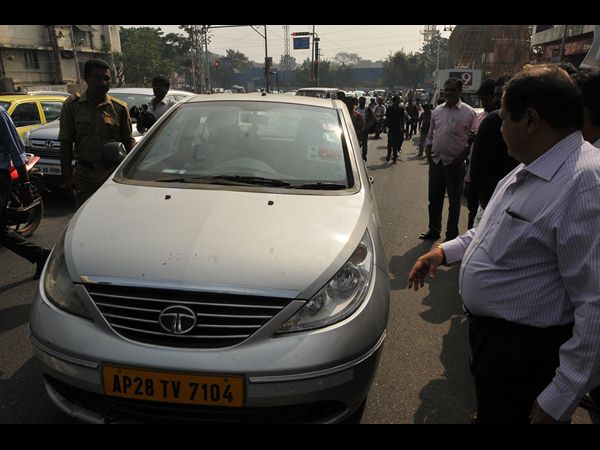 నగరంలో క్యాబ్‌లపై విస్తృత తనిఖీలు