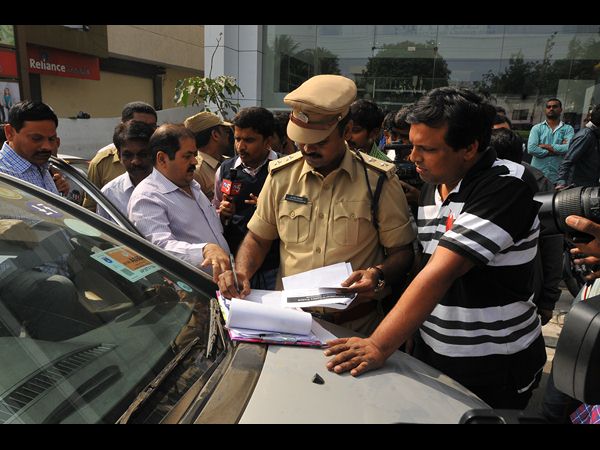  నగరంలో క్యాబ్‌లపై విస్తృత తనిఖీలు