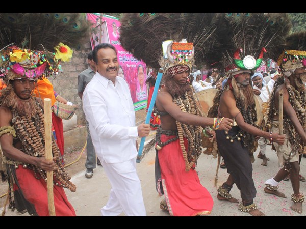 గిరిజనులు