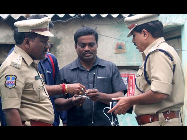 ఇంట్లో పేలుడు.. చికిత్స పొందుతూ చిన్నారి మృతి