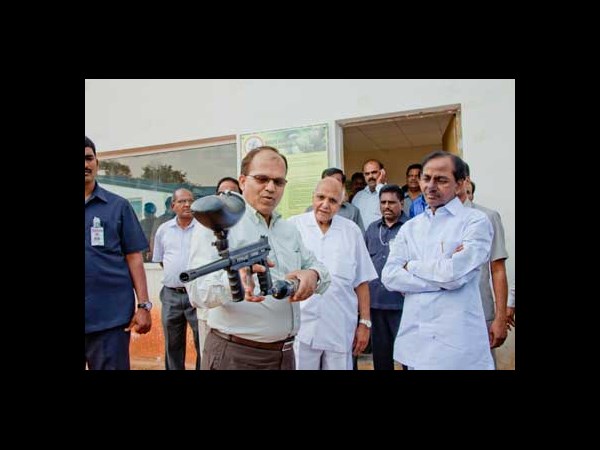  KCR meets Ramoji Rao and praises Ramoji film city