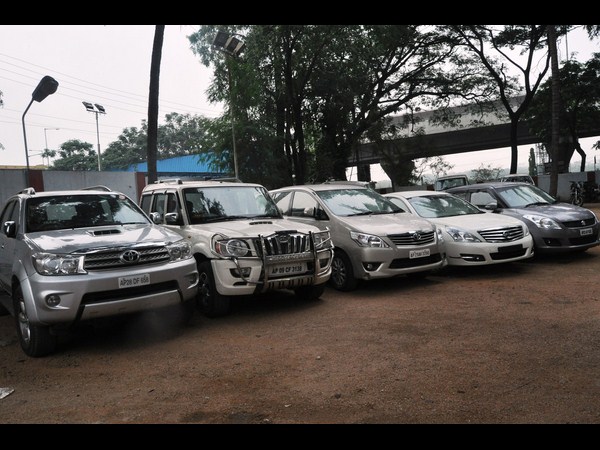  నకిలీ పత్రాలతో..