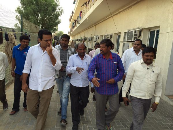 సోనాపూర్‌ శిబిరంలో మంత్రి కేటీఆర్...