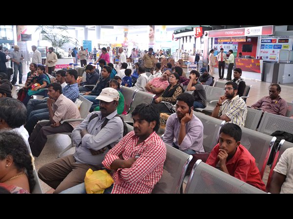  ఇంధన సరఫరా నిలిపివేత... నిలిచిన స్పైస్‌జెట్