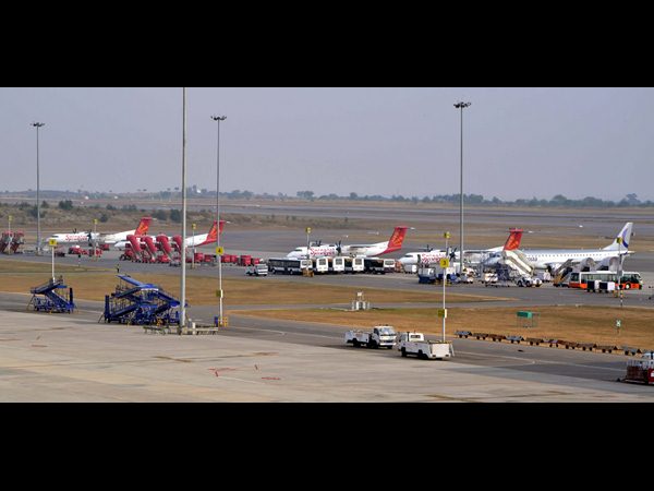  ఇంధన సరఫరా నిలిపివేత... నిలిచిన స్పైస్‌జెట్