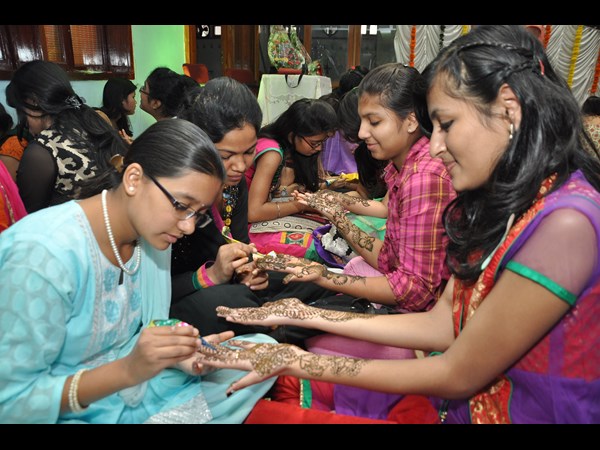 మెహిందీ పోటీలు