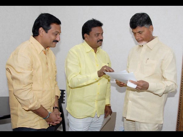 బాబుకు చెక్కు