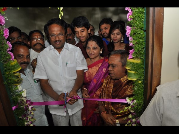 మంత్రిగా బాధ్యతలు స్వీకరించిన లక్ష్మారెడ్డి 