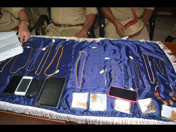 సీజ్ చేసిన బంగారు ఆభరణాలు