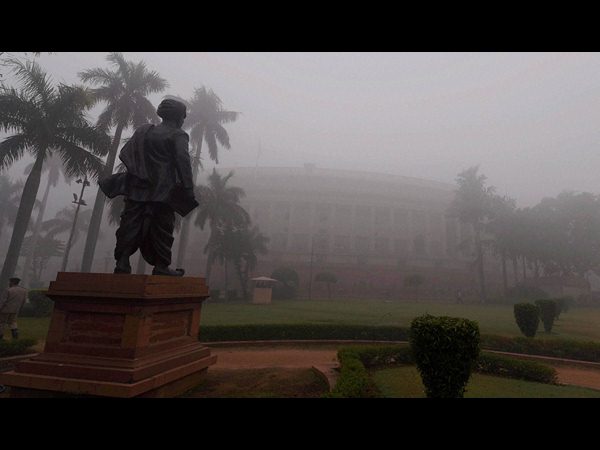  ఢిల్లీలో దట్టమైన పొగమంచు