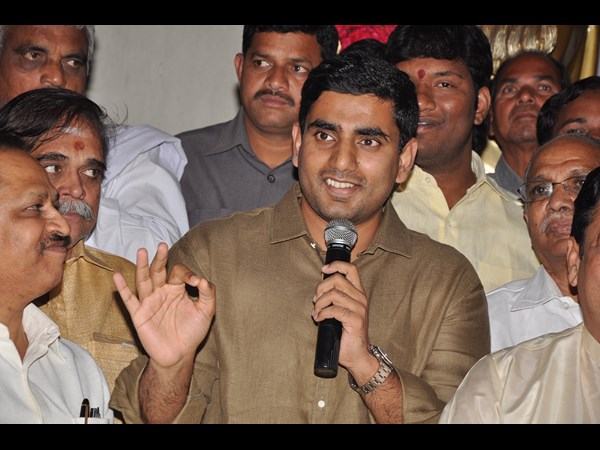 టిఆర్ఎస్‌కు చురకలు