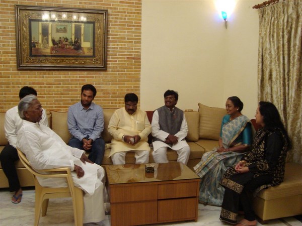 అప్పటి స్పీకర్ మీరాకుమార్‌తో..(ఫైల్)