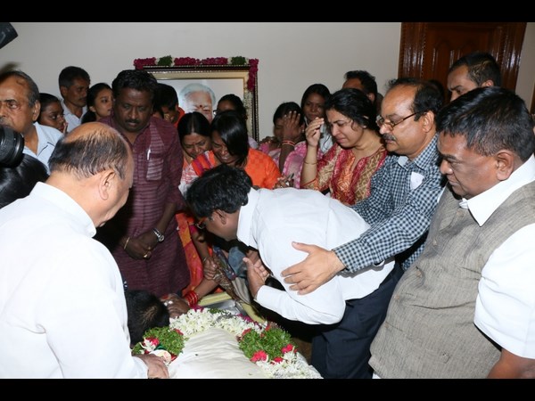 నివాళులు