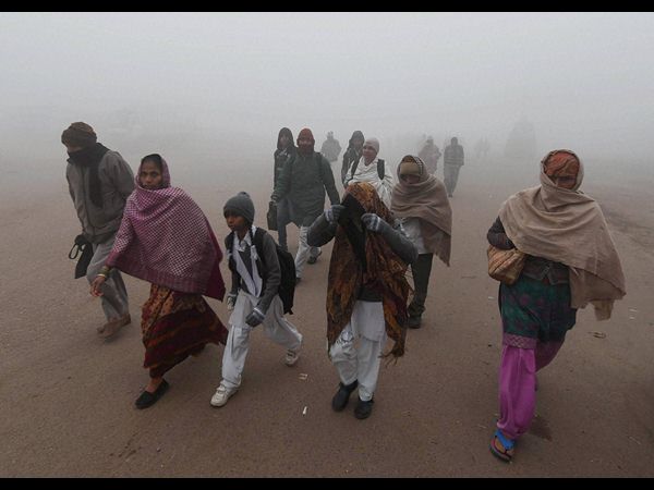  రెండు కార్లు ఢీ, కిలో మీటర మేర నిలిచిన వాహనాలు