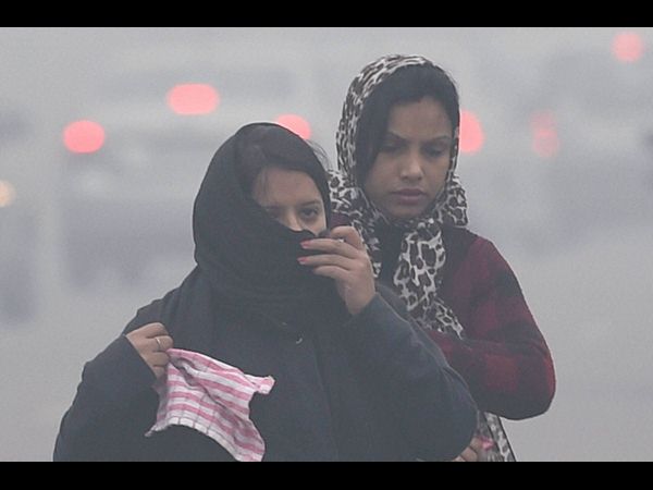  రెండు కార్లు ఢీ, కిలో మీటర మేర నిలిచిన వాహనాలు