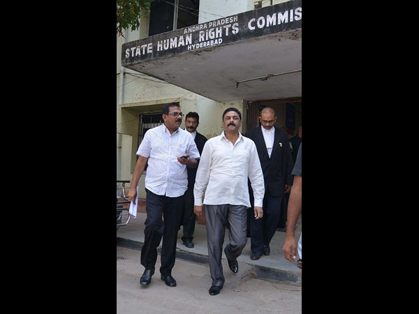  హెచ్‌ఆర్సీలో భూమా, పోలీసులపై ఫిర్యాదు