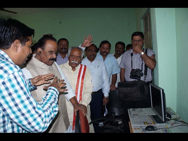  రోశయ్య అల్లుడికిచ్చిన ఎకరా స్ధలం వెనక్కి: నాయిని