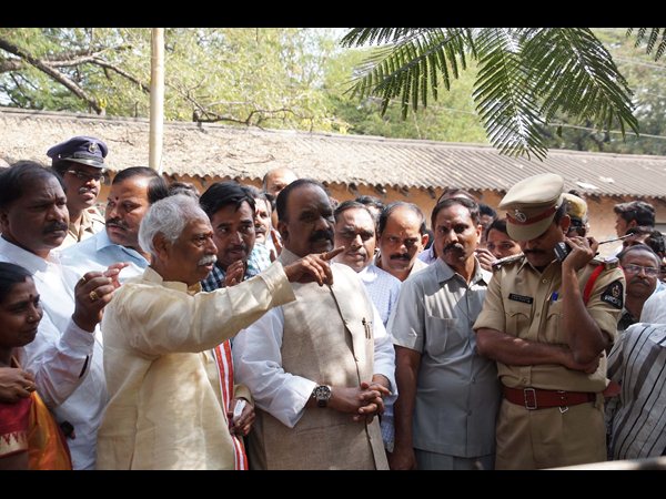  రోశయ్య అల్లుడికిచ్చిన ఎకరా స్ధలం వెనక్కి: నాయిని