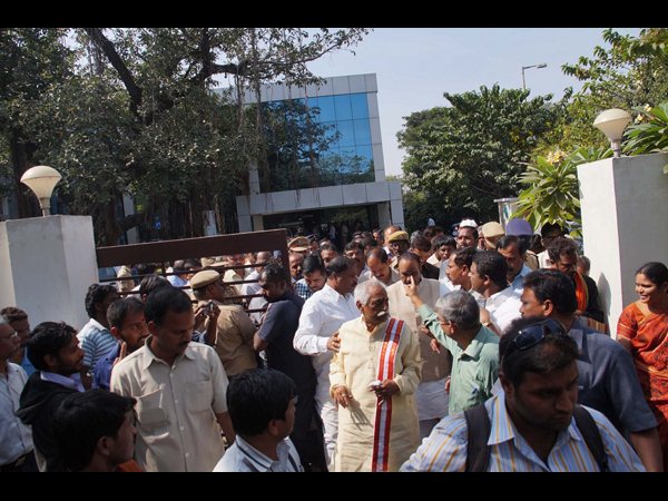  రోశయ్య అల్లుడికిచ్చిన ఎకరా స్ధలం వెనక్కి: నాయిని