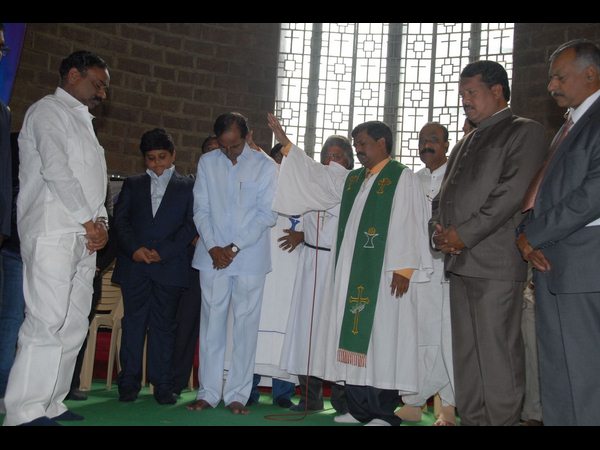 మెథడిస్ట్‌ చర్చిలో జరిగిన క్రిస్మస్‌ వేడుకల్లో పాల్గొన్న సీఎం కేసీఆర్‌