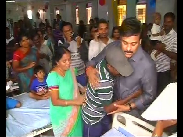 బాలుకు చిరంజీవి బహుమతి