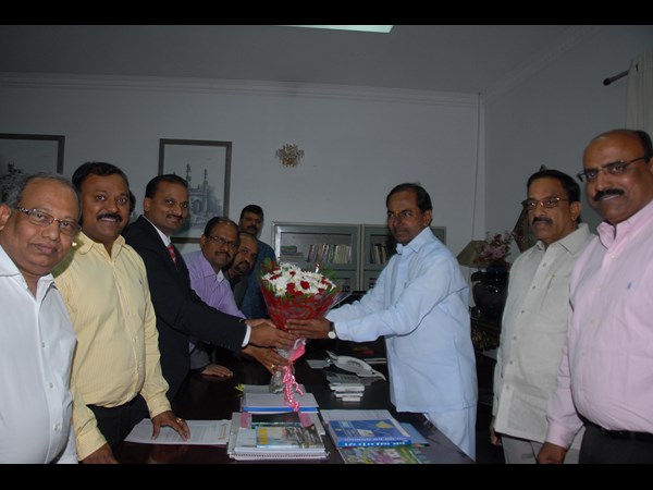 కెసిఆర్‌తో తానా ప్రతినిధులు