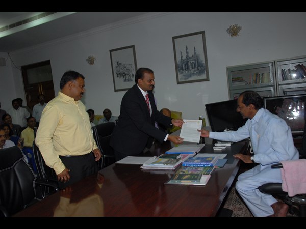 కెసిఆర్‌తో తానా ప్రతినిధులు