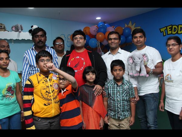 పిల్లలతో కృష్ణుడు..